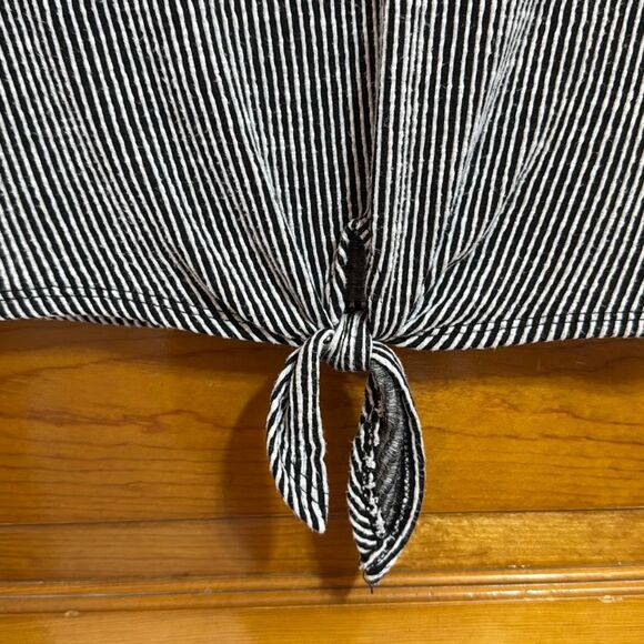 Caution To The Wind Black White Striped Front Tie Top Blouse Women’s Extra Small - Picture 3 of 5